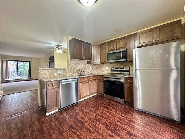 Building Photo - 160 S Waters Edge Dr