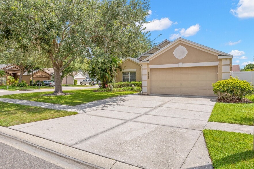 Building Photo - 18102 Leafwood Cir