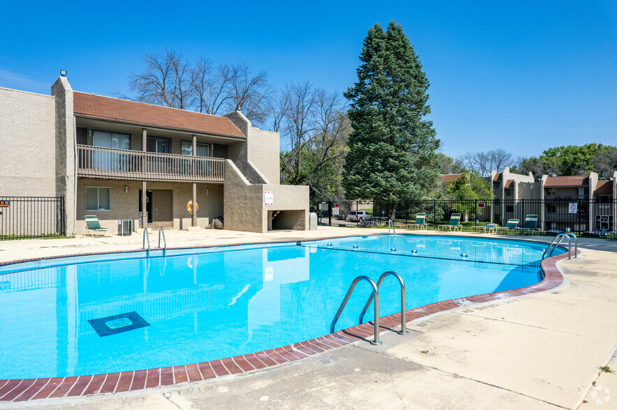 Primary Photo - Sherwood Forest Apartments