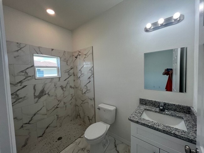 Building Photo - ASK US ABOUT FREE RENT! LOCATION LOCATION ...