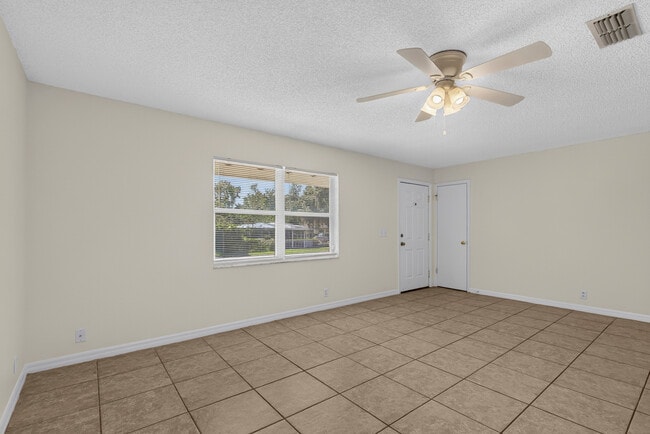 Building Photo - 308 Fern St