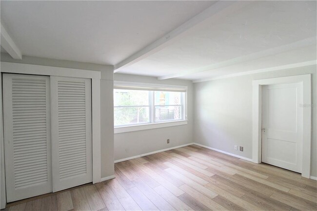 Building Photo - 1745 Oak St