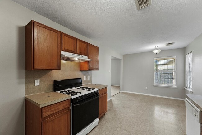 Building Photo - 17202 Hawks Landing Dr