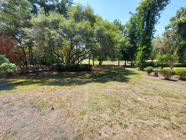 Building Photo - Beautiful 3/2/2 on 1/3 of an acre