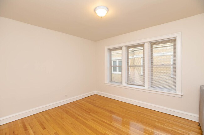 Building Photo - 1731 W 91st St