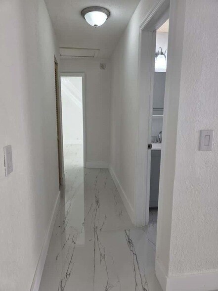 Building Photo - 364 NW 2nd Ct