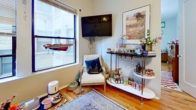 Interior Photo - 601 W. Deming Pl