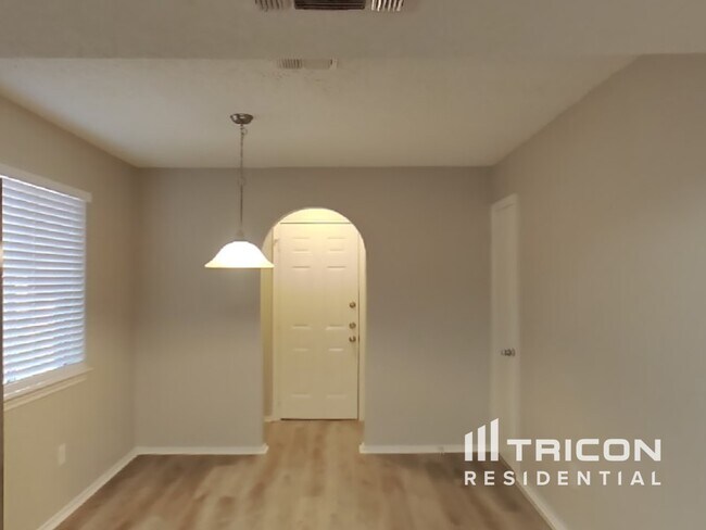 Building Photo - 2312 Vineyard Dr