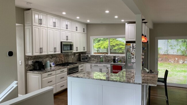 Building Photo - 505 Mt Hood Dr SW