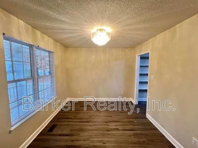 Building Photo - 1401 E Lenoir St