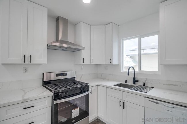 Building Photo - 6325 Newsome Dr