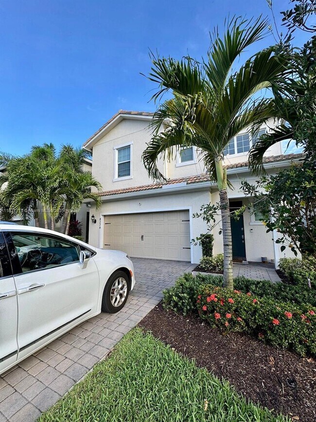 Building Photo - 4334 Ficus St