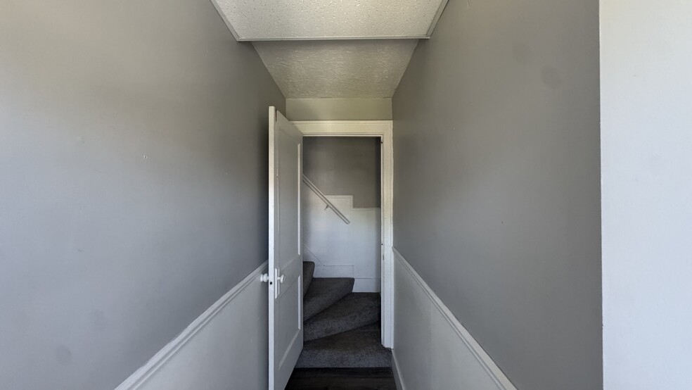 Building Photo - 3220 Wayburn Ave SW