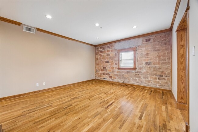 Building Photo - 215 W Norma St
