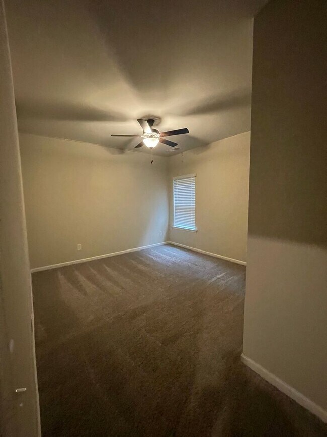 Building Photo - Beautiful Home in Gated Community with Pre...