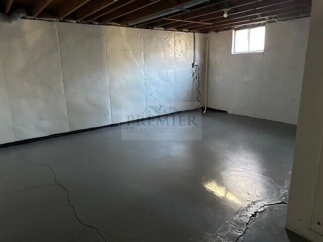 Building Photo - 7716 Crisp Ave