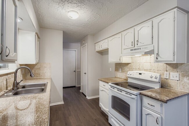 Building Photo - 9506 Landry Blvd