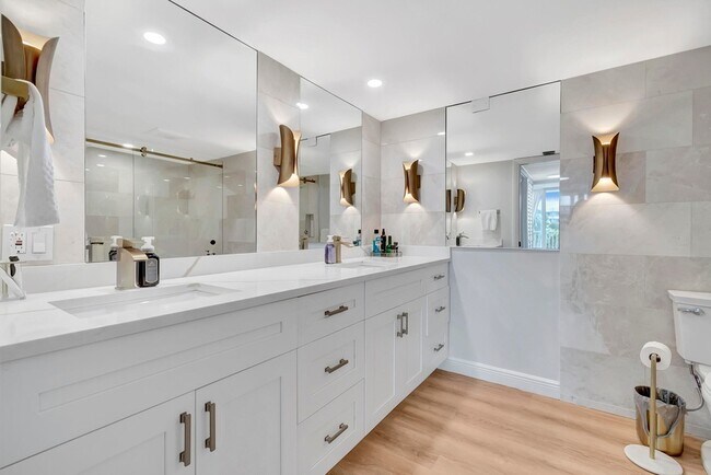 Building Photo - 1 Harbourside Dr