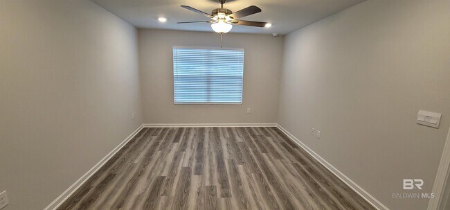 Building Photo - 388 Winters Ave