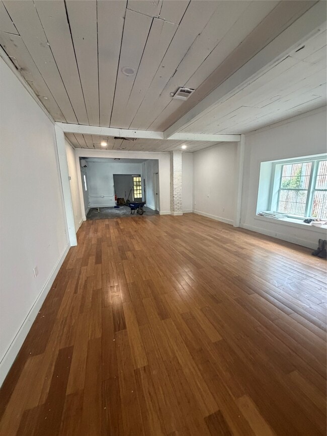 Building Photo - 304 Lockwood Dr