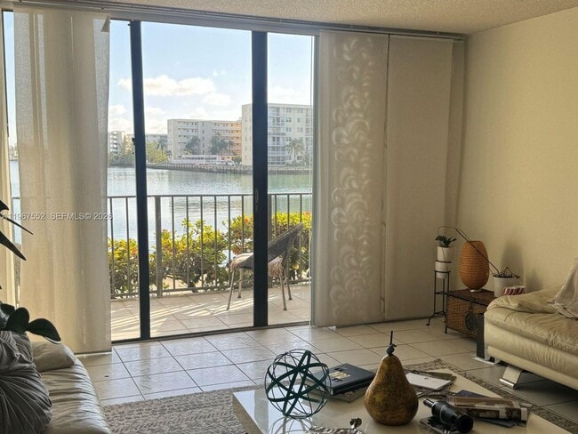 Building Photo - 18151 NE 31st Ct