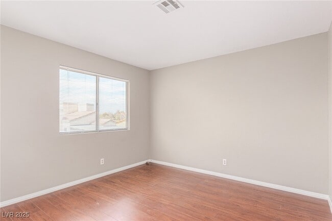Building Photo - 557 Chelsea Dr