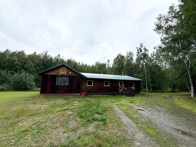 Primary Photo - 4-bedroom home in North Pole / On city water