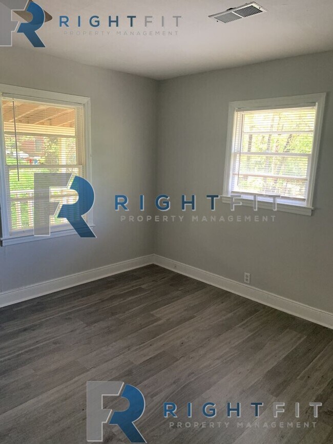 Building Photo - Newly Renovated Home in Columbus