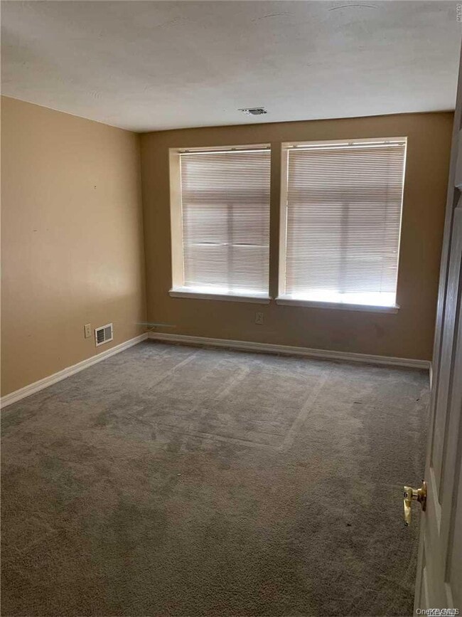 Building Photo - 75-18 Aquatic Dr