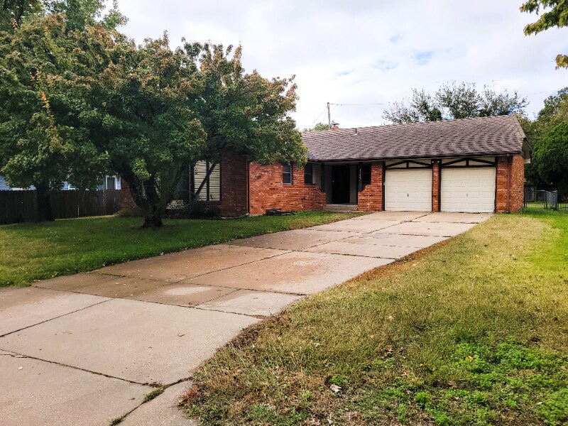 Building Photo - 1709 N Brunswick Ln