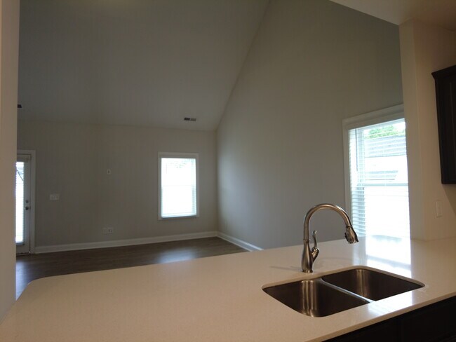 Building Photo - 111 Hanover Ct