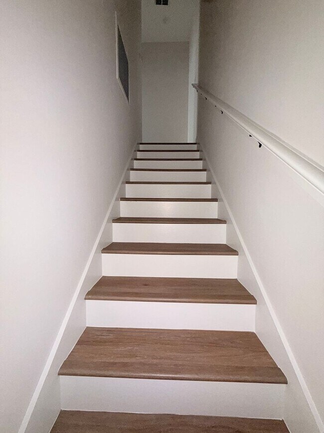 Building Photo - 1327 N Bronough St