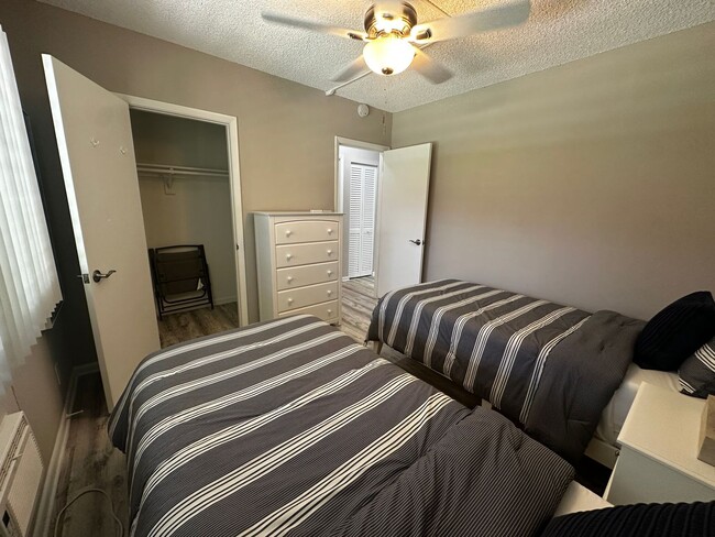 Building Photo - Furnished 2 Bedroom Condo-AVAILABLE NOW-Po...