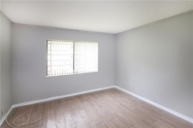 Building Photo - 3123 Oakland Shores Dr