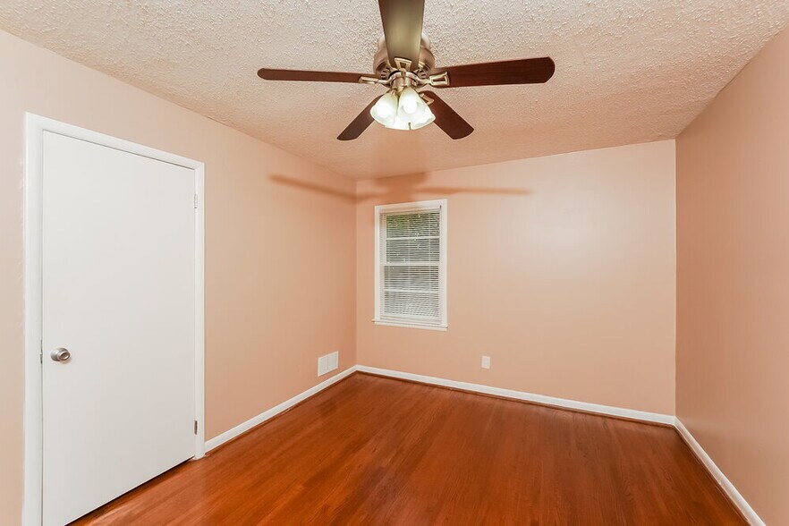 Building Photo - 417 19th Terrace NE