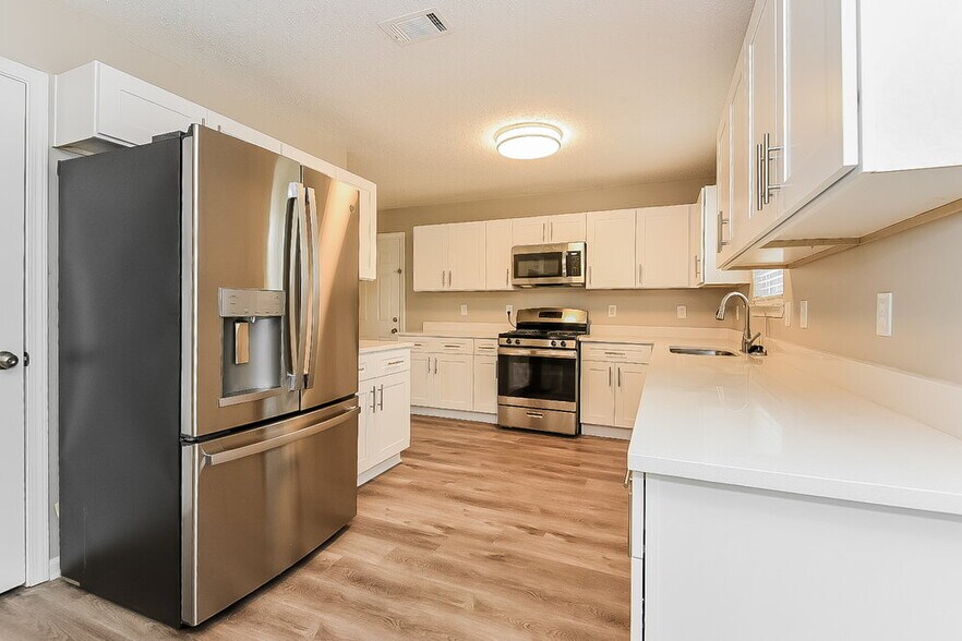 Building Photo - 206 Mystic Ct