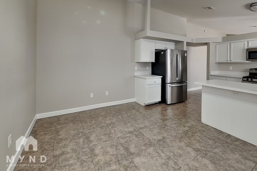Building Photo - 2241 Goldhill Way