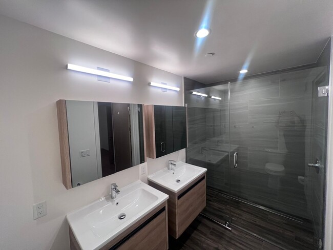 Building Photo - Epic REA - Newly Modern  2BR + 2BA in the ...