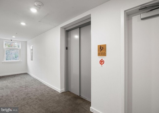 Building Photo - 3449 Scotts Ln