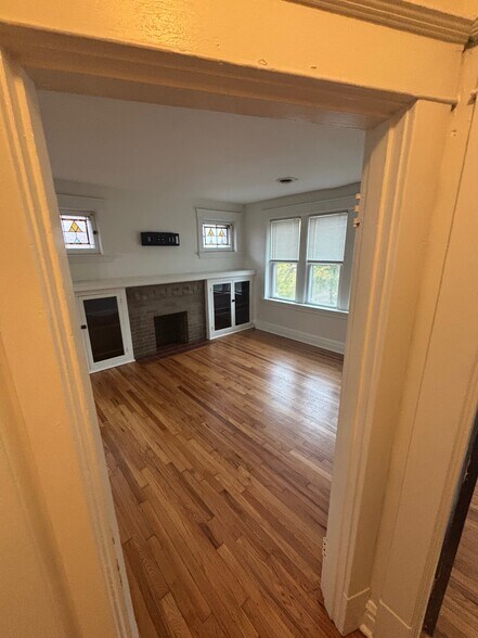 Building Photo - 5054 Winona Ave