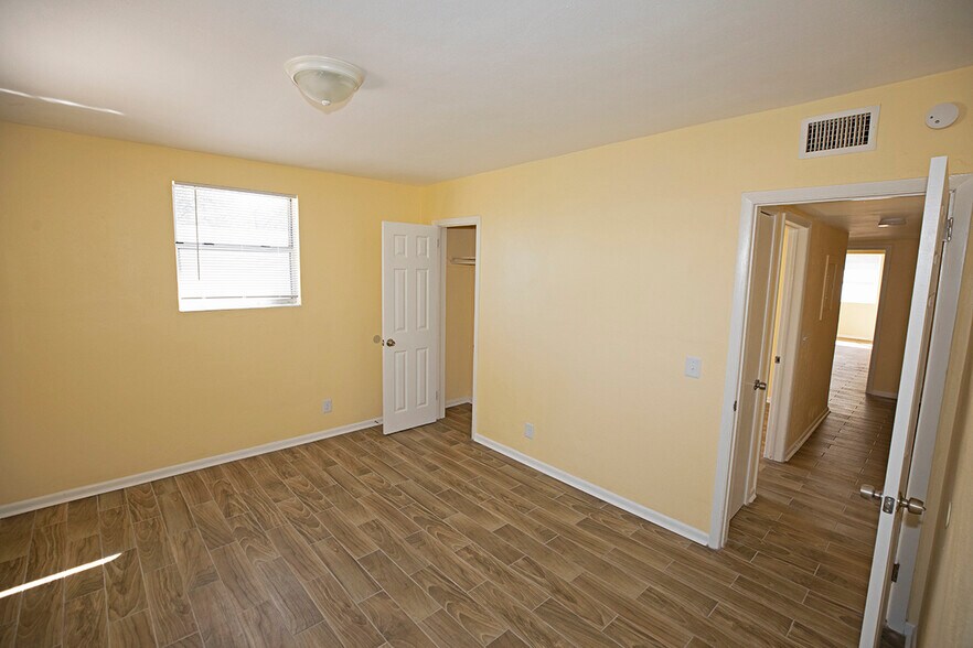 Building Photo - 849 W 30th St