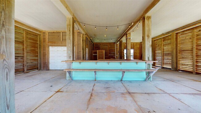 Building Photo - 1121 Blue Water Dr