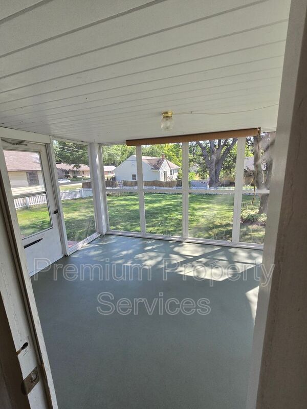 Building Photo - 210 Kenilworth Dr