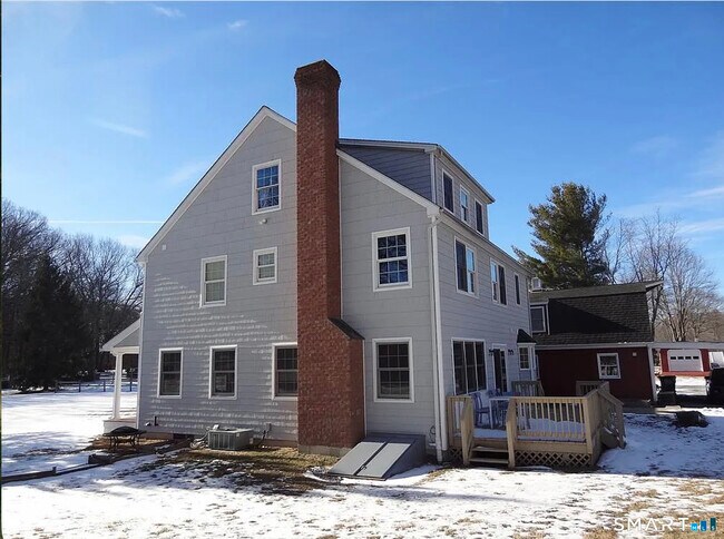 Building Photo - 128 Center Rd