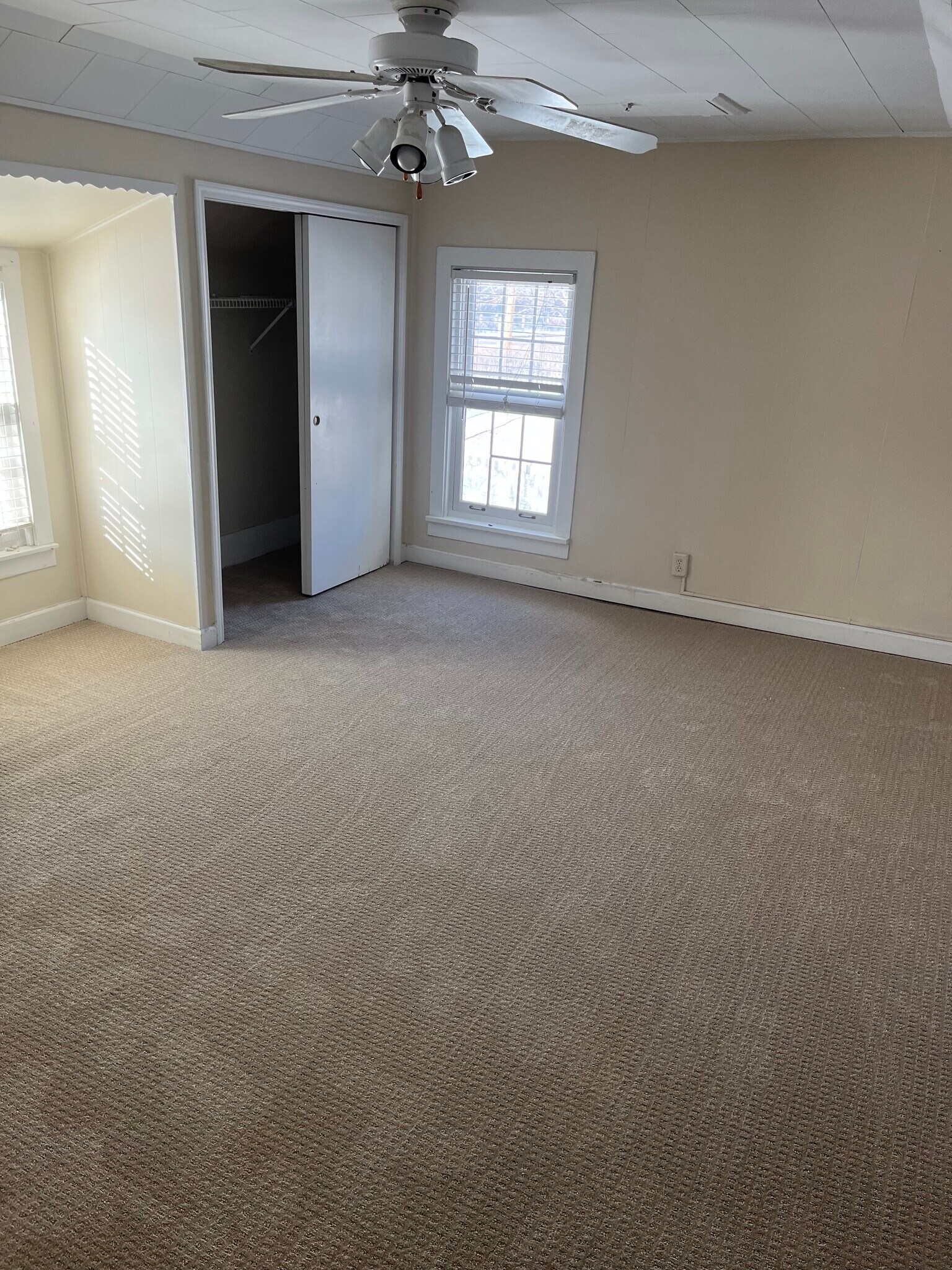 Building Photo - 379 N Lake St