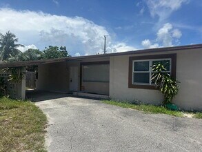 Building Photo - 3 Bedroom / 1 Bath