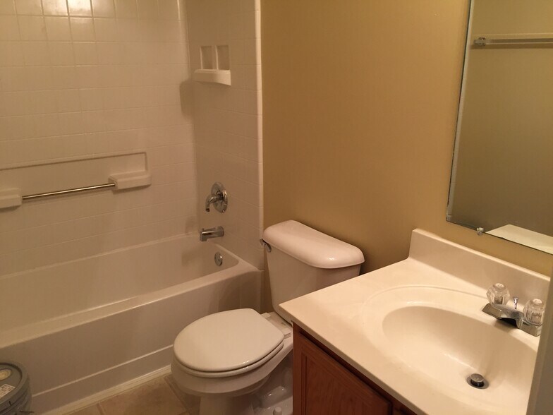 Second Bath - 5448 Middlebury Dr