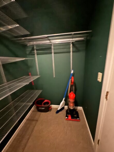 Closet - 1825 Phantom Rider Trl