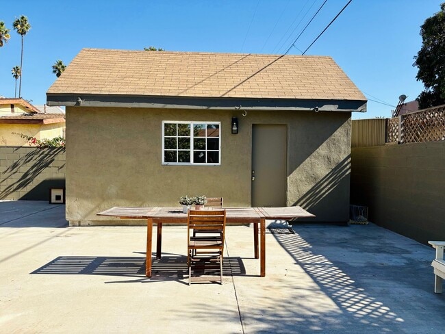 Building Photo - 2130 W 29th Pl