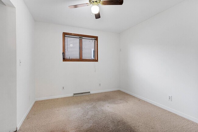 Building Photo - very nice 2 bedroom home
